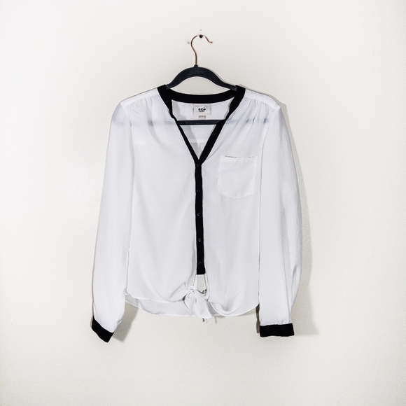 ⭐Eci | Minimalist Tie Front Button Down - Picture 2 of 8